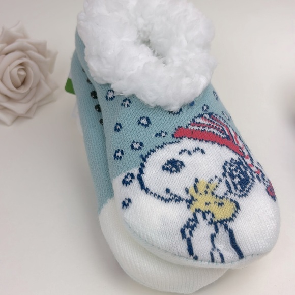 Snoopy slipper socks, shoe size 4-10, NWT, Winter soft blue snow design - Picture 10 of 11